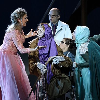 Annette Dasch (Rezia), Sebastian Mock (Puppenspieler), Manuela Linshalm (Puppenspielerin) und Rachael Wilson (Fatime)