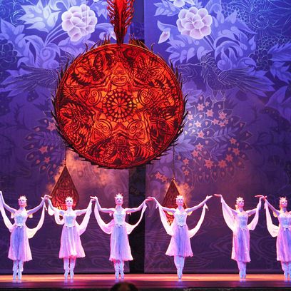 LA BAYADÈRE - Ensemble c) Wilfried Hösl