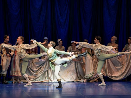 A MIDSUMMER NIGHT'S DREAM - Ensemble c) Serghei Gherciu