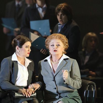 Roberto Devereux: Silva Tro Santafé (Sara), Edita Gruberova (Elisabetta)