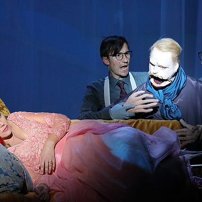Annette Dasch (Rezia), Daniel Frantisek Kamen (Puppenspieler) und Sebastian Mock (Puppenspieler)