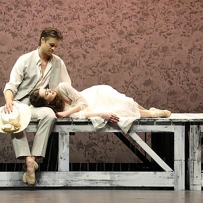 Anna Karenina, Ksenia Ryzhkova (Anna Karenina), Matthew Golding (Wronski) &copy; W. H&ouml;sl