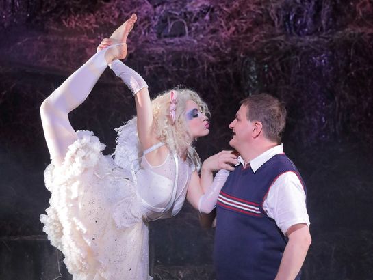 Anna El-Khashem (Esmeralda) und Wolfgang Ablinger-Sperrhacke (Wenzel)