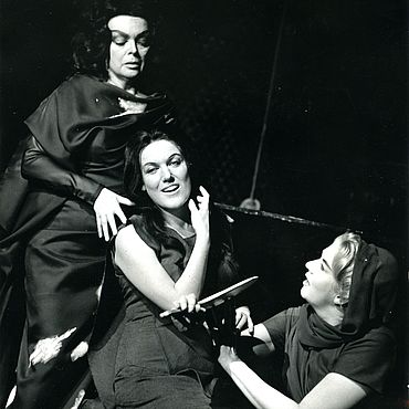 Set design featuring singers from &ldquo;The Woman Without a Shadow&rdquo;