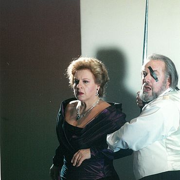 Marjana Lipovšek als Fricka in RHEINGOLD (2002, Foto: Wilfried Hösl)