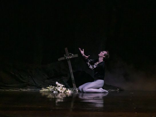 Giselle: Dmitrii Vyskubenko (Albrecht) ©Luca Vantusso