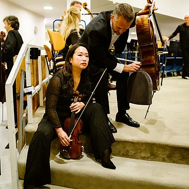 Zwei Musiker des Orchesters in Berlin