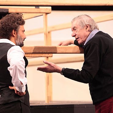 Hans Neuenfels und Jonas Kaufmann bei den Proben zu MANON LESCAUT