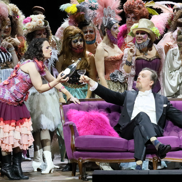DIE FLEDERMAUS