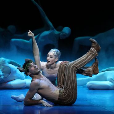 Ksenia Ryzhkova (Titania), Robin Strona (Zettel). (Foto Wilfried Hösl)