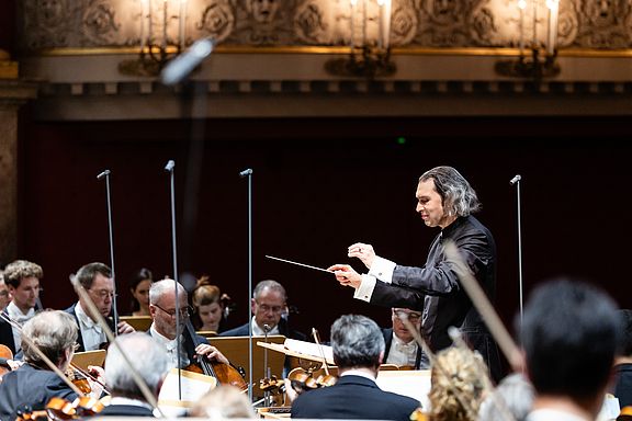 Vladimir Jurowski dirigiert das Bayerische Staatsorchester