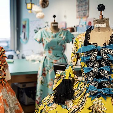 EDITORIAL: COSTUMES IN LE PARC
