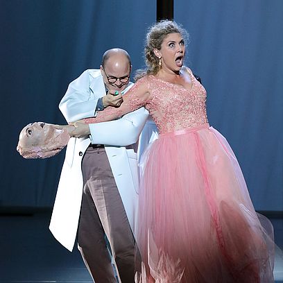 Sebastian Mock (Puppenspieler) und Annette Dasch (Rezia)