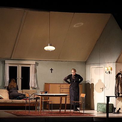 Jenůfa: Sally Matthews (Jenůfa), Karita Mattila (K&uuml;sterin Buryja)