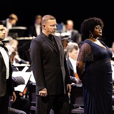 George V&icirc;rban, B&aacute;lint Szab&oacute;, Natalie Lewis