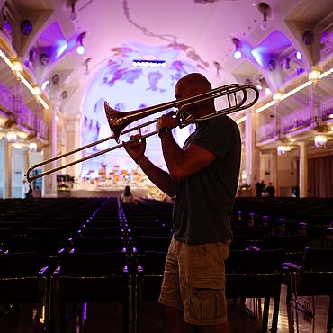 Musiker mit Posaune in Meran