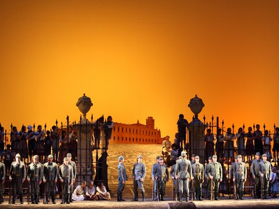 Carmen: Ensemble, Chor, Kinderchor und Statisterie der Bayerischen Staatsoper