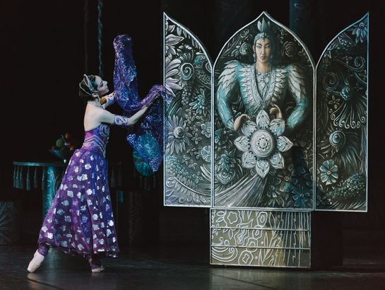 La Bayadère. Ivy Amista (Gamzatti). (Foto Day Kol)