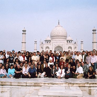 Foto des Orchester vor dem Taj Mahal