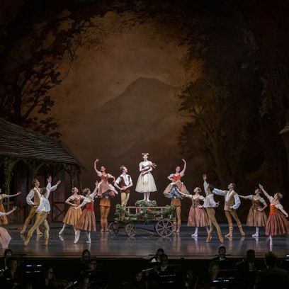 Giselle: Ensemble ©Luca Vantusso