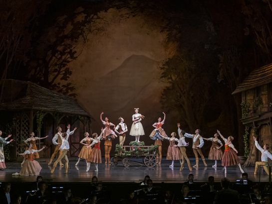 Giselle: Ensemble ©Luca Vantusso