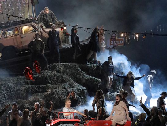 Wolfgang Ablinger-Sperrhacke (Wenzel), Pavol Breslik (Hans), Selene Zanetti (Marie), Helena Zubanovich (Kathinka), Oliver Zwarg (Kruschina) und Chor der Bayerischen Staatsoper