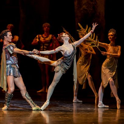 SPARTACUS - Emilio Pavan (Crassus), Prisca Zeisel (Aegina) c) Luca Vantusso