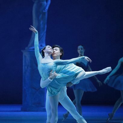 Raymonda: Ksenia Ryzhkova (Raymonda), Jinhao Zhang (Jean de Brienne), © Wilfried Hösl