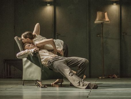 AUF DER ANDEREN SEITE DES BALLETT-KOSMOS