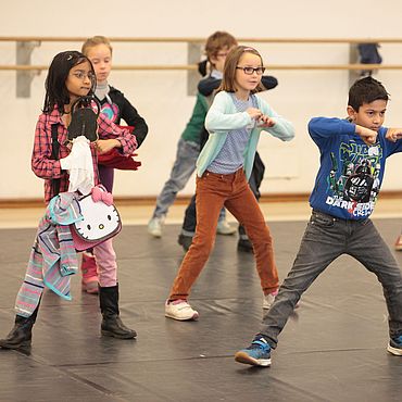 Kinder bei einem Workshop