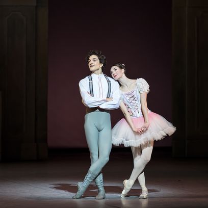 COPPÉLIA: Ksenia Ryzhkova (Swanilda), Shale Wagman (Franz) c) S. Gherciu
