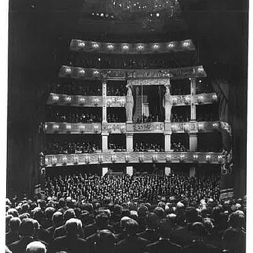The audience at the premiere of &ldquo;The Woman Without a Shadow&rdquo; for the reopening in 1963