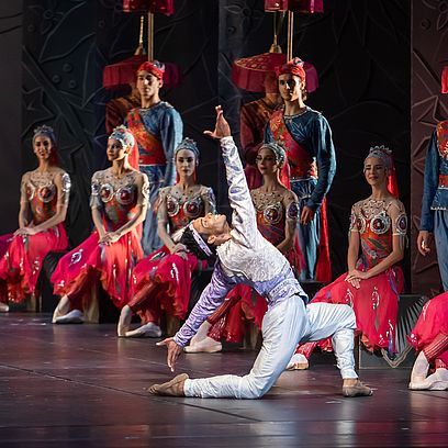 LA BAYAD&Egrave;RE - Osiel Gouneo c) Katja Kotter 