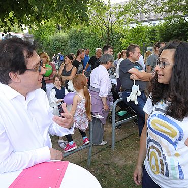 Kinder bei einem Straßenfest
