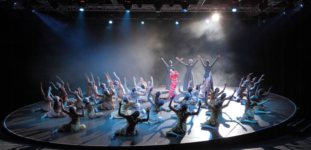 Le Sacre du Printemps. Esemble (Foto: Wilfried Hösl)