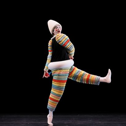 Das Triadische Ballett_6_Türkenrock _ Türke 1. + Kegel_Chiara Bacci _ Samuel López Legaspi_©Marie-Laure Briane