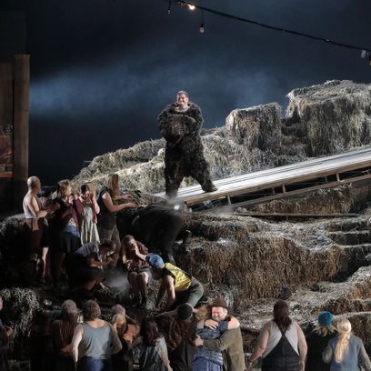 Wolfgang Ablinger-Sperrhacke (Wenzel), Helena Zubanovich (Kathinka), Oliver Zwarg (Kruschina) und Chor der Bayerischen Staatsoper
