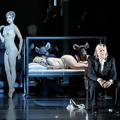 Die Gezeichneten: John Daszak (Alviano Salvago), Kitty Kokett, T&auml;nzerin des Opernballett der Bayerischen Staatsoper, Chor der Bayerischen Staatsoper