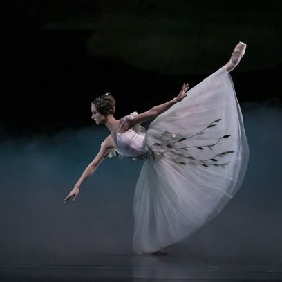 Giselle: Prisca Zeisel (Myrtha) ©Luca Vantusso