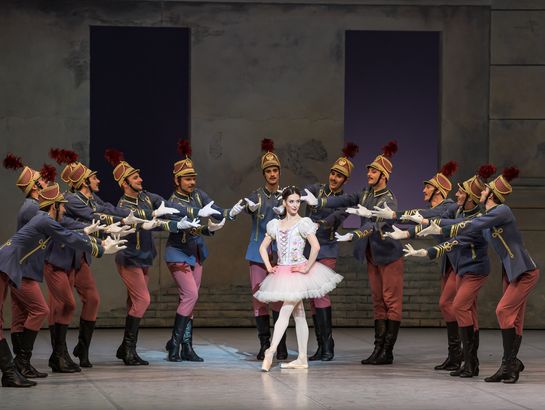 COPPÉLIA: Ksenia Ryzhkova (Swanilda), Ensemble c) S. Gherciu