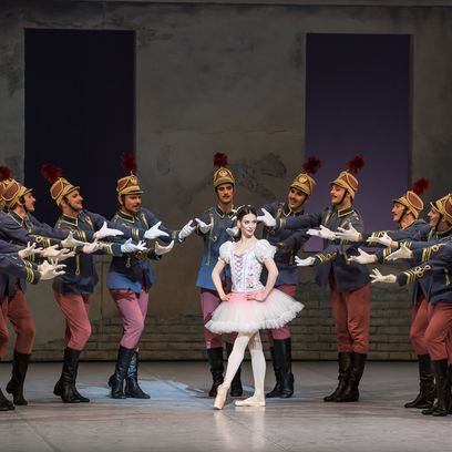 COPPÉLIA: Ksenia Ryzhkova (Swanilda), Ensemble c) S. Gherciu