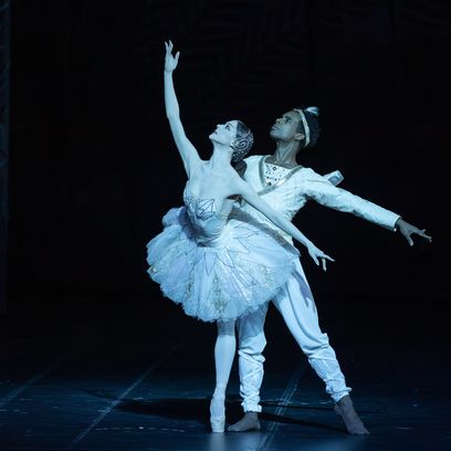 LA BAYADÈRE - Madison Young, Osiel Gouneo c) Katja Kotter 