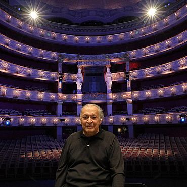 Mehta auf der Bühne des Nationaltheaters
