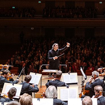 Vladimir Jurowski mit Orchester
