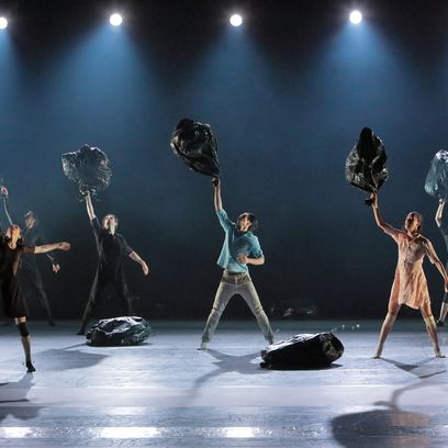 Waste, Ensemble