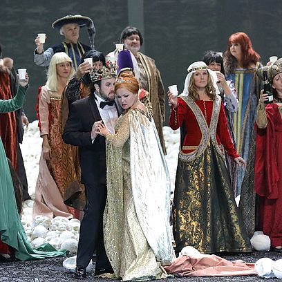 Macbeth: Franco Vassallo (Macbeth), Anna Netrebko (Lady Macbeth) und Chor der Bayerischen Staatsoper