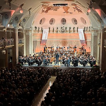 Bayerisches Staatsorchester auf der Bühne in Meran