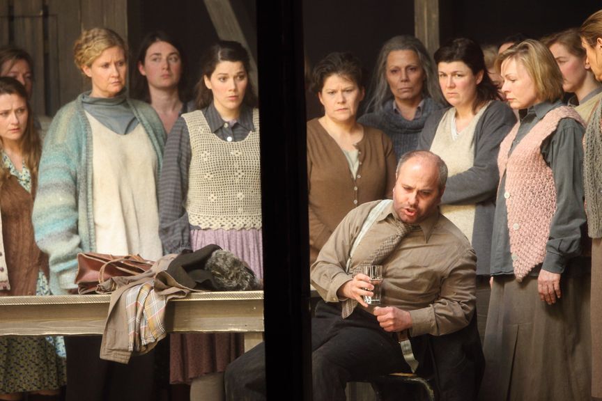 Dialogues des Carmélites: Kevin Conners (L'aumônier), Ensemble und Chor