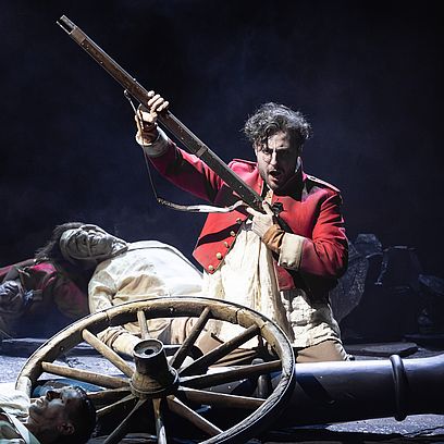 Szenenbild Faust: Valentin mit Muskete