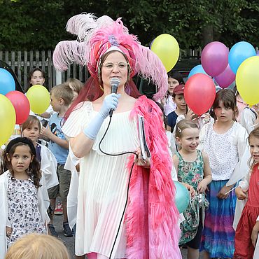 Kinder bei einem Straßenfest
